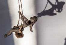 Susanne Keramik & Foto – Lillövägen 3 Åkersberga. Swinging lady – Gungande damen