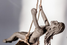 Susanne Keramik & Foto – Lillövägen 3 Åkersberga. Swinging lady – Gungande damen