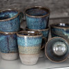 Drejade keramikmuggar, blåmelerade med oglaserad fot